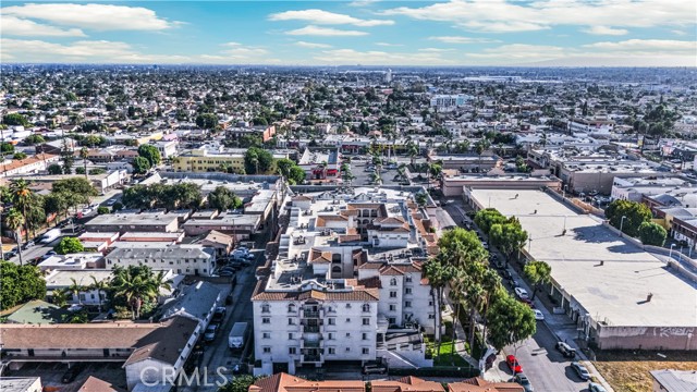 Detail Gallery Image 9 of 41 For 7018 Rita Ave #404,  Huntington Park,  CA 90255 - 3 Beds | 2 Baths