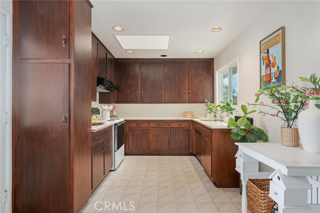 618 Ardmore Drive, Goleta CA: https://media.crmls.org/medias/e2328570-6626-43d2-9d73-0331b7273b3d.jpg