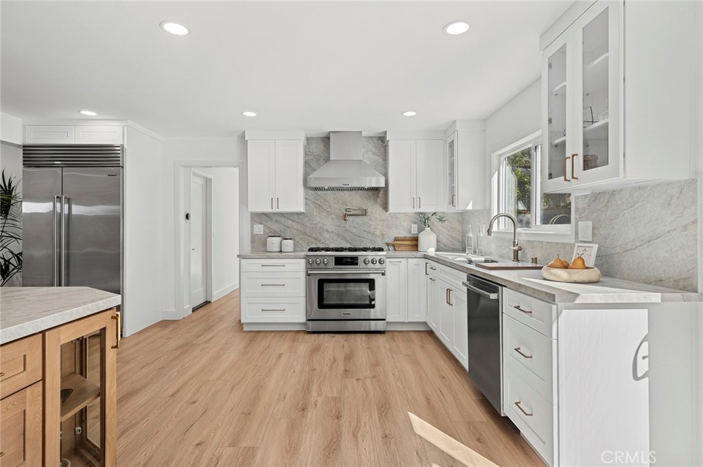 MLS #OC25245690 image #9