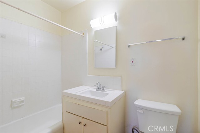 Detail Gallery Image 9 of 20 For 4012 W 133rd St #8,  Hawthorne,  CA 90250 - 3 Beds | 2 Baths