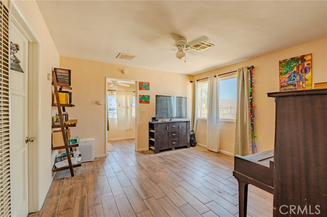 9668 W Rosamond Boulevard, Rosamond CA: https://media.crmls.org/medias/e2336559-eb63-4eb0-8148-31926110d26d.jpg