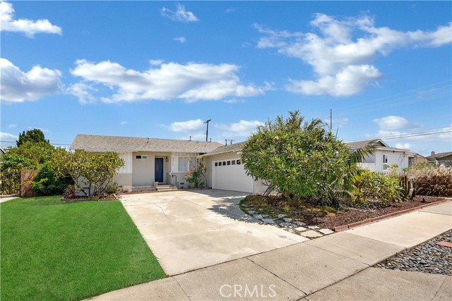 Detail Gallery Image 1 of 32 For 6211 Choctaw Dr, Westminster,  CA 92683 - 3 Beds | 2 Baths