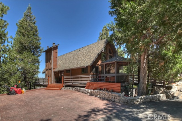 Detail Gallery Image 3 of 65 For 825 Grass Valley Rd, Lake Arrowhead,  CA 92352 - 5 Beds | 5/1 Baths