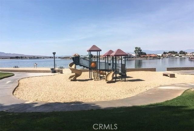26993 Lakeview Dr, Helendale CA: https://media.crmls.org/medias/e2348e39-8a40-4a1f-958a-a848ef1a0202.jpg