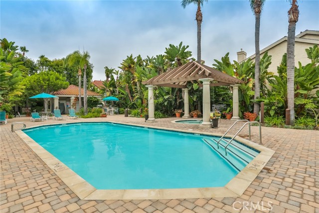 4752 Tiara Drive, Huntington Beach CA: https://media.crmls.org/medias/e234c0ac-f8a6-42b1-81fd-4d01c2bf30b3.jpg