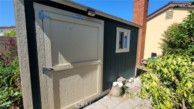 1100 E 215th Place, Carson CA: https://media.crmls.org/medias/e235eacf-9068-4e23-a364-2046285a6f6d.jpg