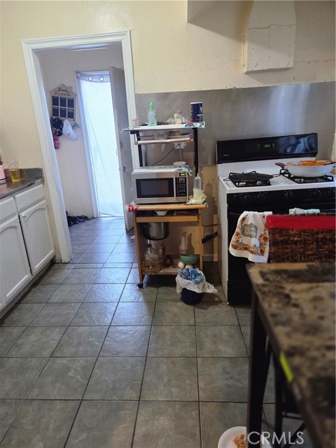 Detail Gallery Image 10 of 19 For 6605 West, Inglewood,  CA 90302 - – Beds | – Baths