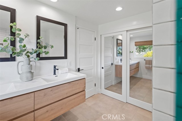1056 Madison Place, Laguna Beach CA: https://media.crmls.org/medias/e2370478-d091-48a7-8070-83aa3185280f.jpg