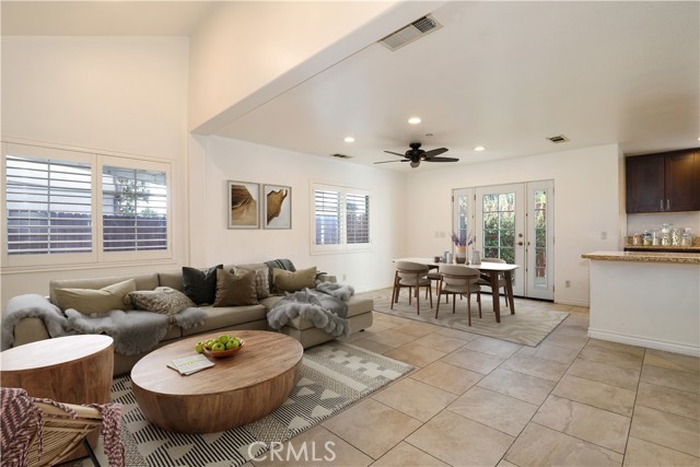 Detail Gallery Image 9 of 35 For 13775 Glenoaks Bld #15,  Sylmar,  CA 91342 - 3 Beds | 2/1 Baths