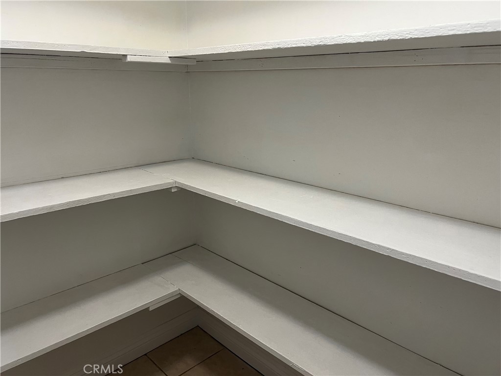 https://media.crmls.org/medias/e2376677-a2d6-4028-846b-853ab5ceeea5.jpg?preset=X-Large