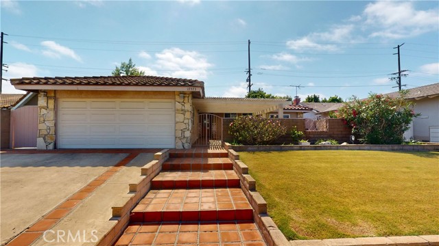 17573 Santa Cristobal Street, Fountain Valley CA: https://media.crmls.org/medias/e238f46c-4ad1-4bae-9412-bd0038f24ff4.jpg