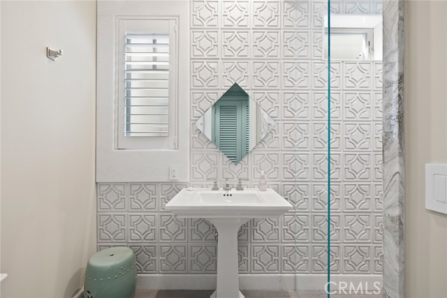 Detail Gallery Image 30 of 48 For 505 W Edgewater Ave, Newport Beach,  CA 92661 - 4 Beds | 4/1 Baths