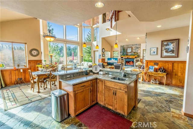 Detail Gallery Image 6 of 44 For 39255 Seminole, Fawnskin,  CA 92333 - 5 Beds | 4/1 Baths