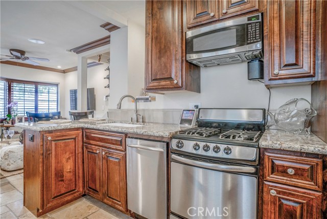 317 Bayview Drive, Hermosa Beach, California 90254, 2 Bedrooms Bedrooms, ,3 BathroomsBathrooms,Residential,Sold,Bayview,SB17229063