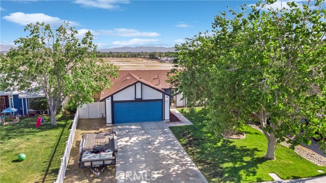 Image 2 for 652 Twinberry Ln, Lancaster, CA 93534