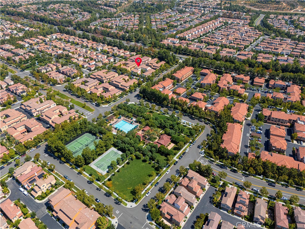 https://media.crmls.org/medias/e239a72f-3412-4b56-8274-01f46a0db0a8.jpg?preset=X-Large