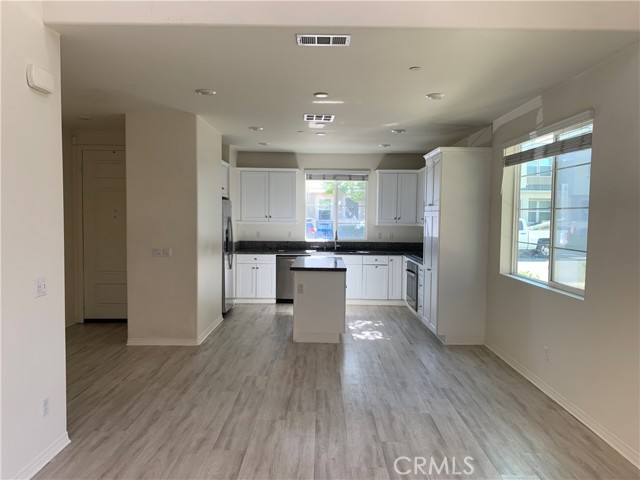 Detail Gallery Image 7 of 27 For 7135 Montecito Ln, Corona,  CA 92880 - 4 Beds | 3/1 Baths