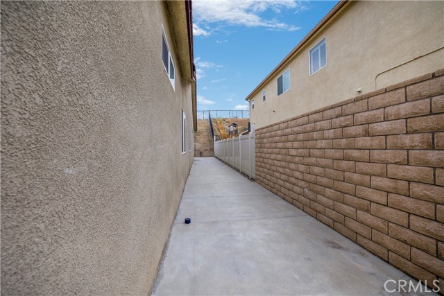 18019 Lapis Lane, San Bernardino CA: https://media.crmls.org/medias/e23acfab-0918-4482-ad9c-d4a687665ea0.jpg