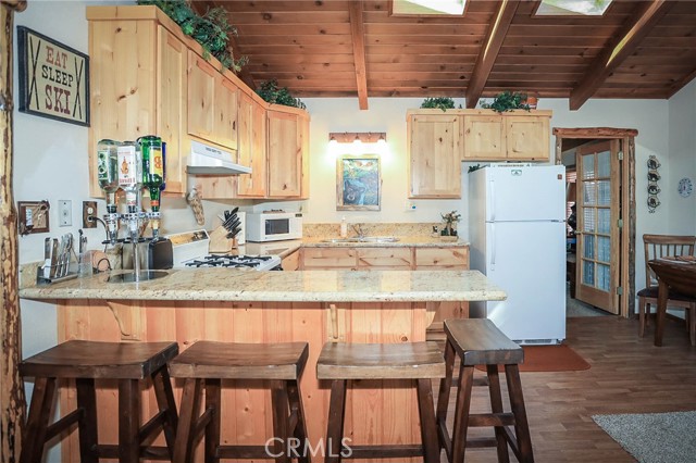 Detail Gallery Image 7 of 34 For 41490 Comstock Ln, Big Bear Lake,  CA 92315 - 3 Beds | 2 Baths