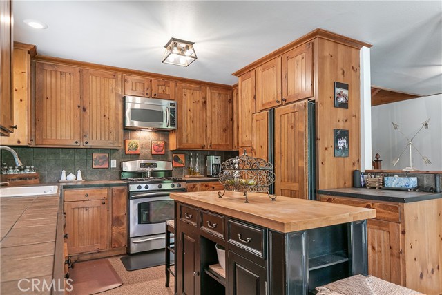 Detail Gallery Image 8 of 31 For 841 Cottage Grove Rd, Lake Arrowhead,  CA 92352 - 3 Beds | 2 Baths