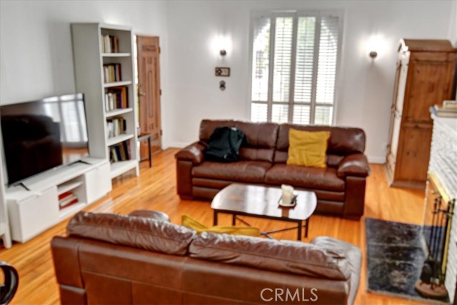 4221 Hazel Kirk Drive, Los Angeles CA: https://media.crmls.org/medias/e23bfc46-763a-469f-8d13-557933d02070.jpg