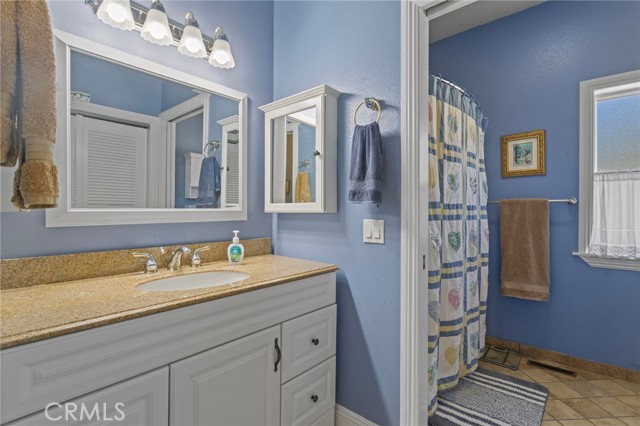 534 Highland, Big Bear Lake CA: https://media.crmls.org/medias/e23c5fc2-73a8-4486-b235-9b1ba6cf1822.jpg