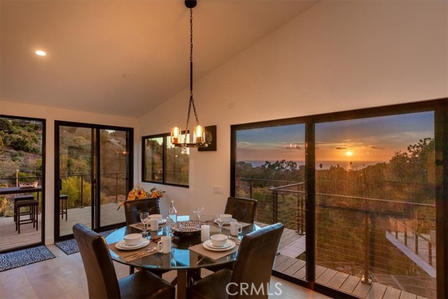 Detail Gallery Image 9 of 57 For 990 Meadowlark Dr, Laguna Beach,  CA 92651 - 3 Beds | 2 Baths