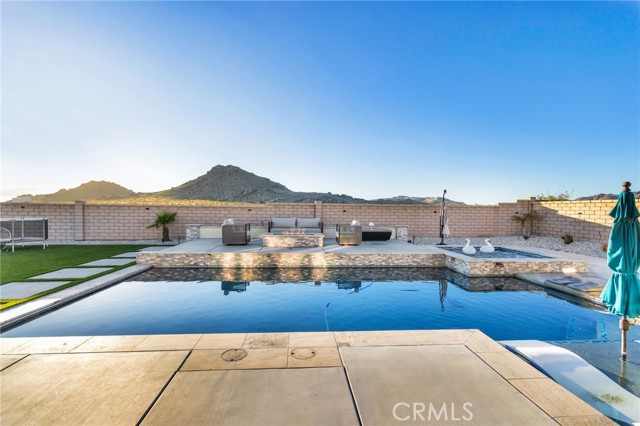 Detail Gallery Image 8 of 73 For 17066 Takipi Rd, Apple Valley,  CA 92307 - 3 Beds | 3 Baths