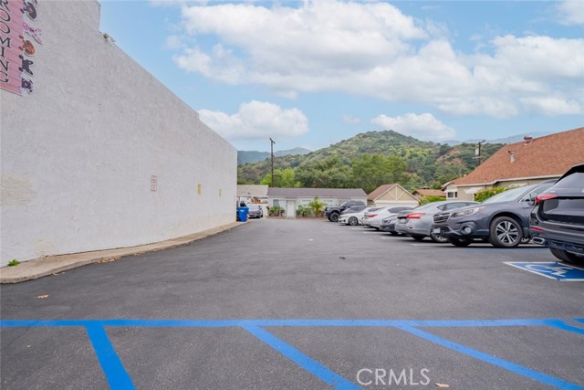 2950 Honolulu Avenue, La Crescenta CA: https://media.crmls.org/medias/e23d442f-f2b9-4e1b-9a9d-d75c87bc1c42.jpg