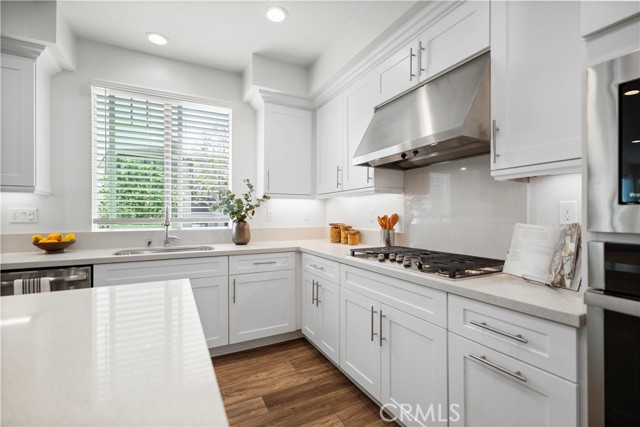 610 Cultivate, Irvine CA: https://media.crmls.org/medias/e23ec2e6-7c42-4d19-89c7-345c438deaaf.jpg