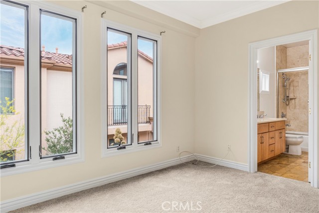 66 N Allen Avenue, Pasadena CA: https://media.crmls.org/medias/e23ee083-38e3-4b0f-b524-890a8296784b.jpg