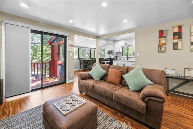 847 Silver Tip Drive, Big Bear Lake CA: https://media.crmls.org/medias/e23f836b-1b18-4b0e-a4b8-8d48b4c65364.jpg