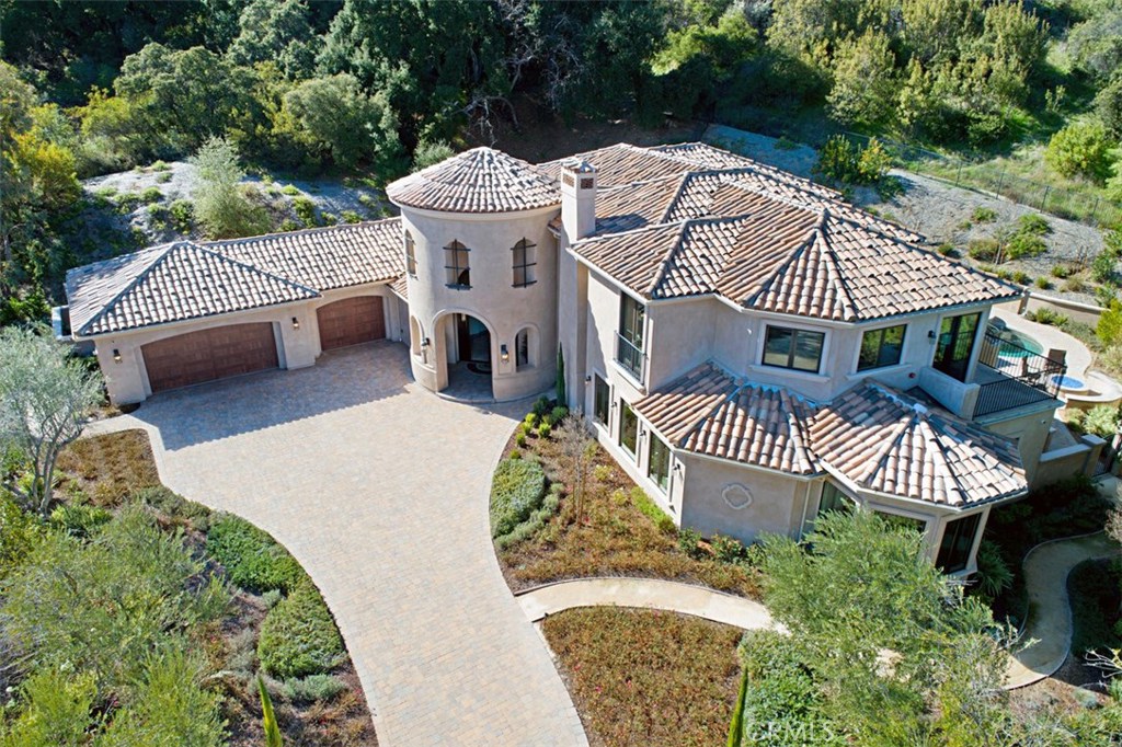 22107 Lynx Court