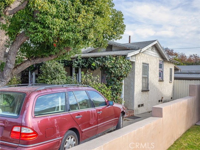 Detail Gallery Image 2 of 3 For 1636 N Buena Vista St, Burbank,  CA 91505 - 2 Beds | 1 Baths