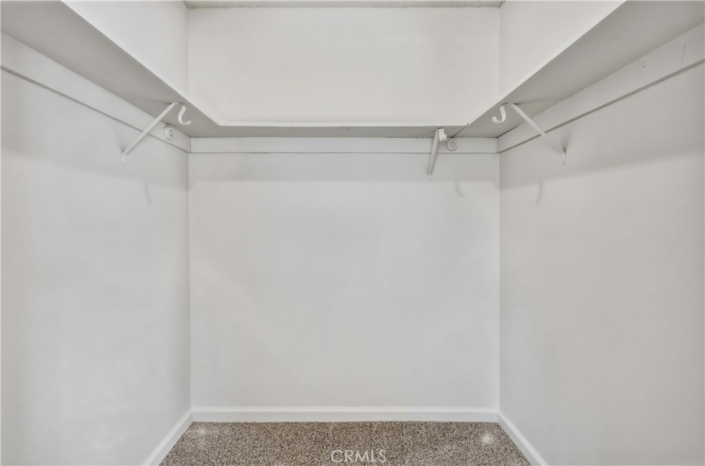 https://media.crmls.org/medias/e240e700-7423-431a-9fe5-c39d21f7578e.jpg?preset=X-Large