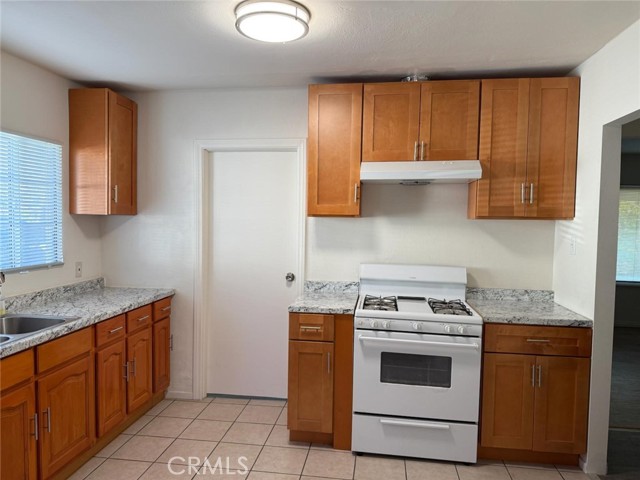 Detail Gallery Image 3 of 10 For 425 Vine St, Glendale,  CA 91204 - 3 Beds | 1 Baths