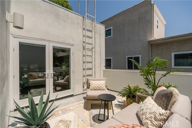 1401 Camden Avenue, Los Angeles CA: https://media.crmls.org/medias/e2412625-f878-44b0-a5de-08bdad82ff48.jpg