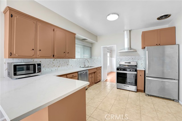 142 S Ardmore Avenue, Los Angeles CA: https://media.crmls.org/medias/e2415ad9-8f45-4913-b78a-9f0a023e4513.jpg