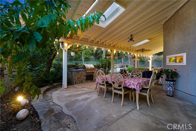 3866 Hunter Crest Court, Moorpark CA: https://media.crmls.org/medias/e241933f-bce6-48e3-b89f-f8edc7bf108e.jpg