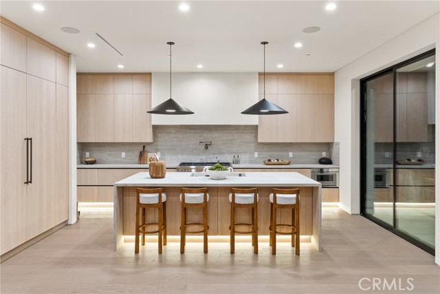 Detail Gallery Image 11 of 65 For 14738 Otsego St, Sherman Oaks,  CA 91403 - 5 Beds | 5/1 Baths