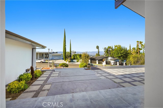4230 Alonzo Avenue, Encino CA: https://media.crmls.org/medias/e24230f9-c4a7-4333-847d-c104d1a50895.jpg