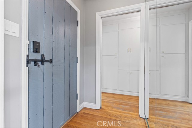 13405 Tiara Street, Valley Glen CA: https://media.crmls.org/medias/e2431529-cc96-43e3-ad61-252854ed5cbb.jpg