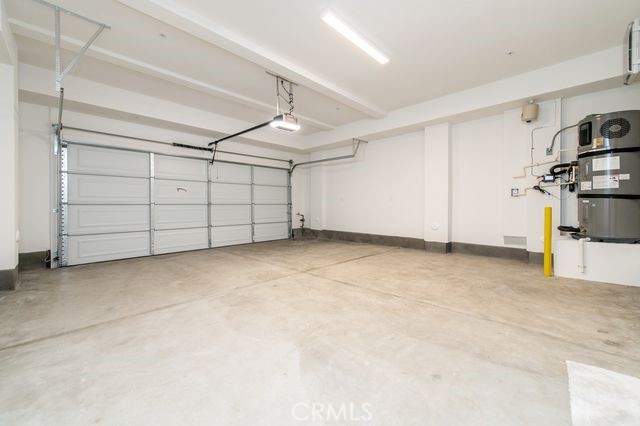 https://media.crmls.org/medias/e2433076-5dc5-4198-93a3-49268fabd3d2.jpg?preset=X-Large