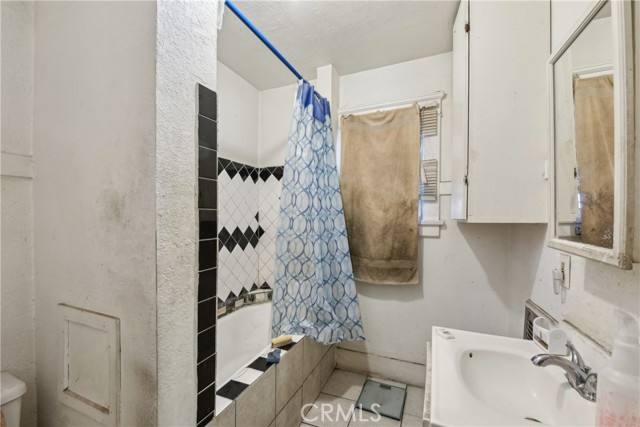 Detail Gallery Image 9 of 11 For 231 W 88th St, Los Angeles,  CA 90003 - – Beds | – Baths