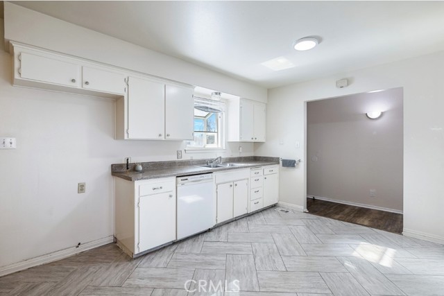 Detail Gallery Image 5 of 25 For 5097 E Carmen Ave, Fresno,  CA 93727 - 3 Beds | 2 Baths