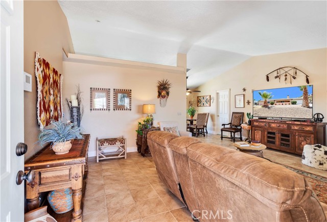 Detail Gallery Image 9 of 53 For 57490 Redondo St, Yucca Valley,  CA 92284 - 3 Beds | 2 Baths