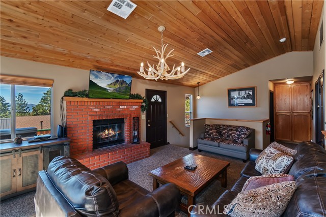 43850 Yosemite Drive, Big Bear Lake, CA 92315