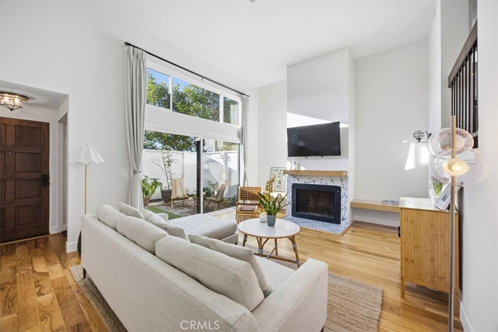 1911 Rockefeller Lane #E