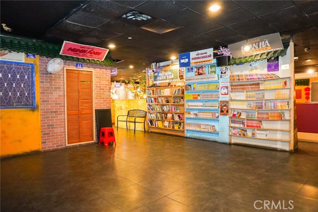 12342 Brookhurst St, Garden Grove CA: https://media.crmls.org/medias/e24413ed-abb5-4a9c-bd40-0e252c7310d0.jpg