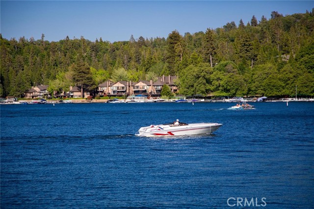 Enjoy the beautiful lake
on your boat